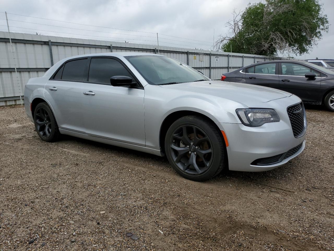 2023 Chrysler 300 Touring - Image 4