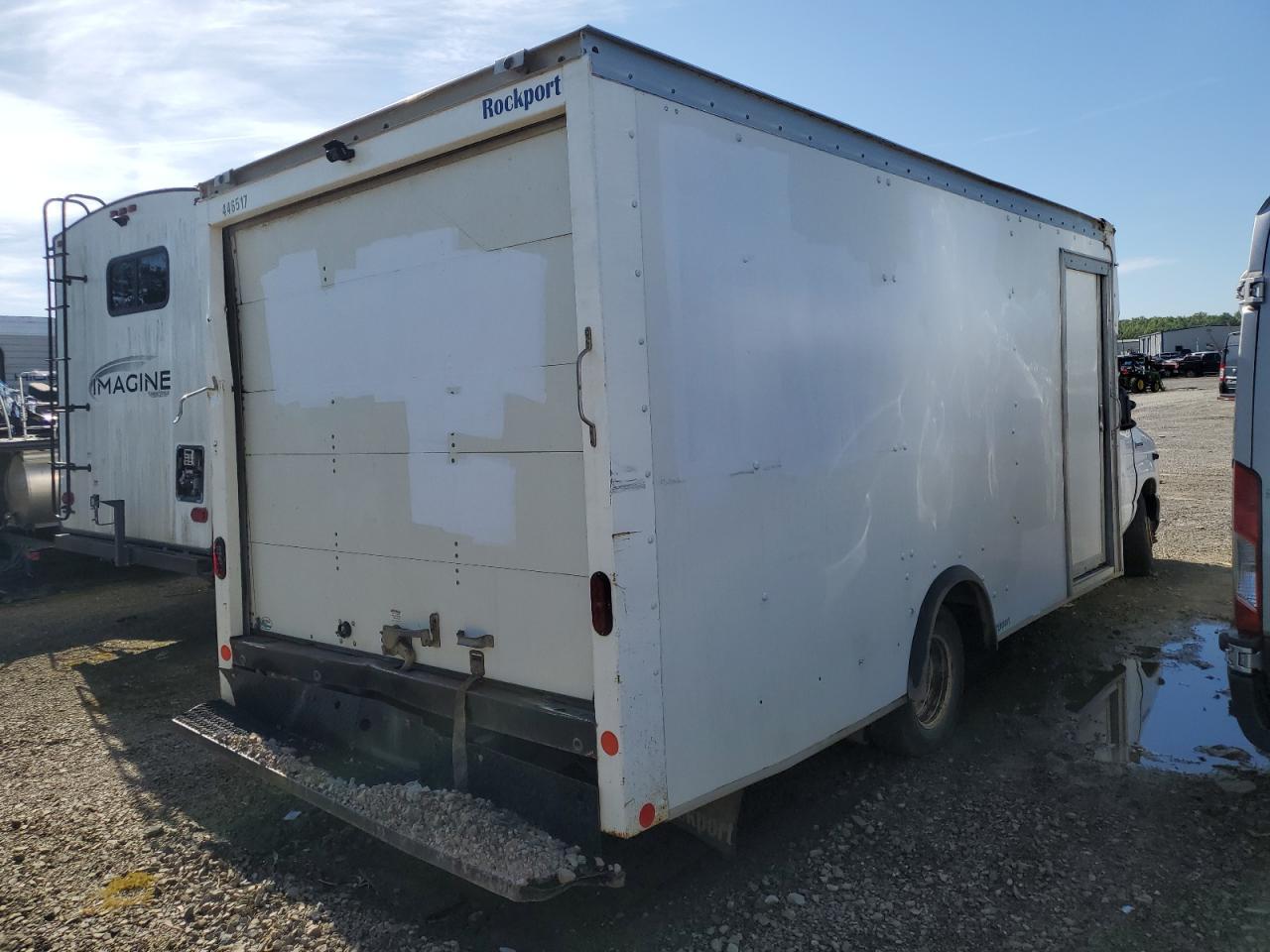 2021 Ford Econoline E350 Super Duty Cutaway Van - Image 3