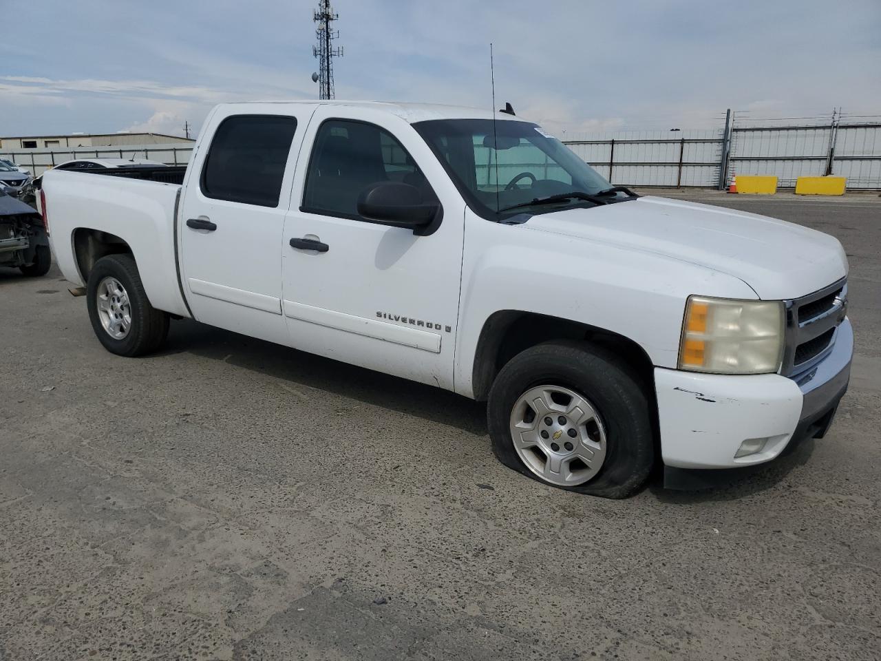 2007 Chevrolet Silverado C1500 Crew Cab - Image 4