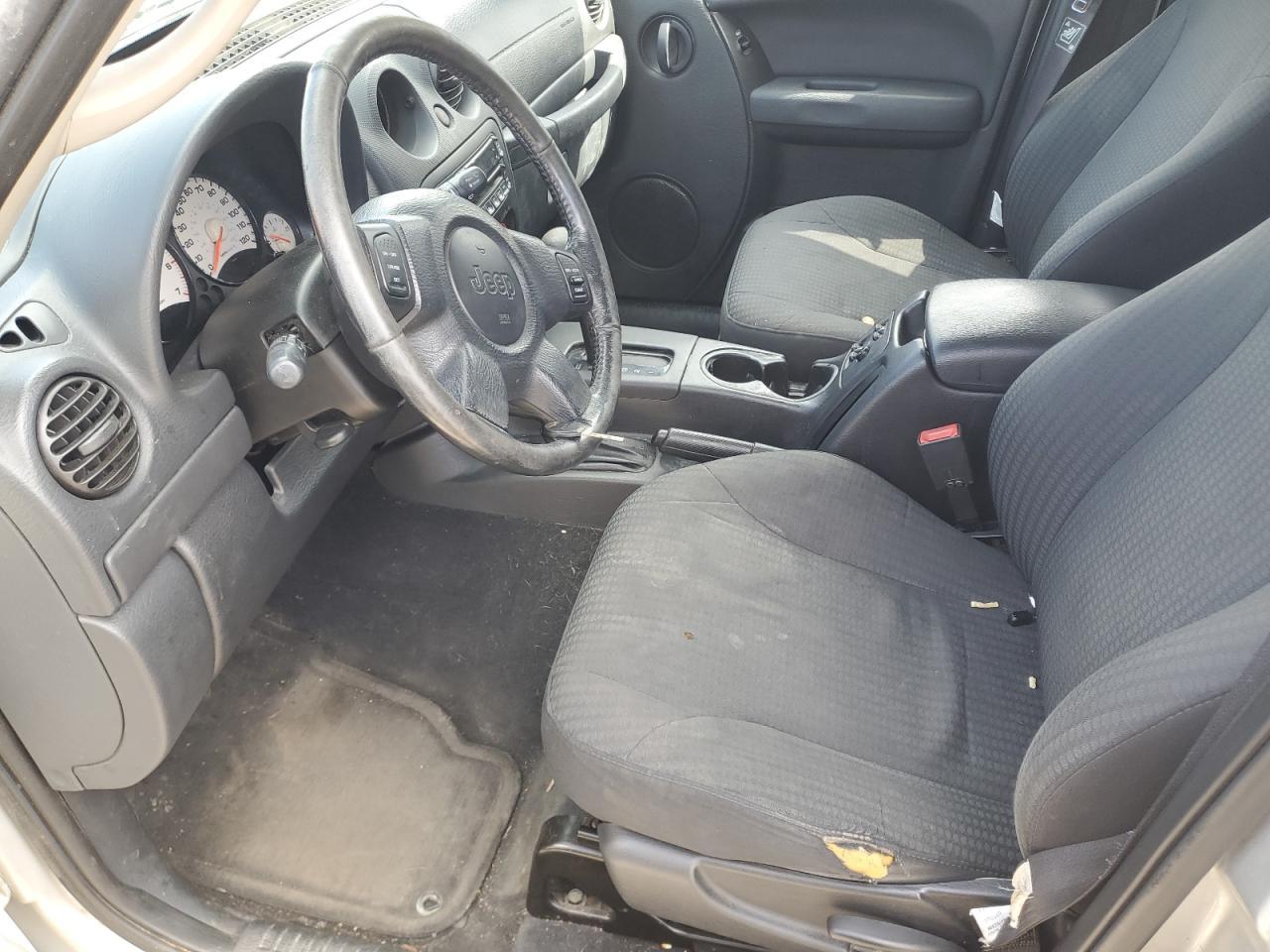 2004 Jeep Liberty Sport - Image 7