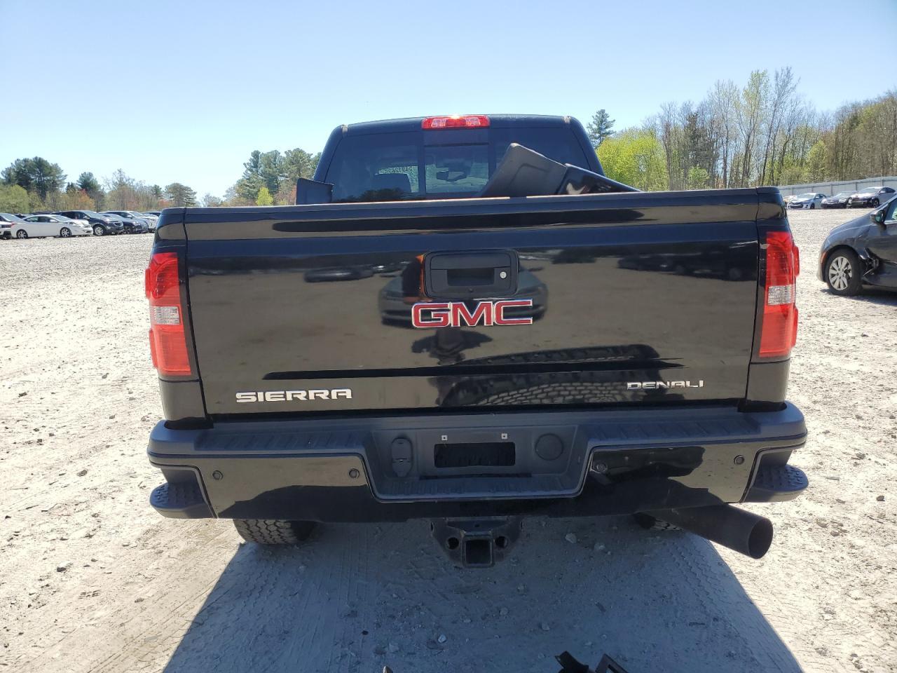 2015 GMC Sierra K2500 Denali - Image 6