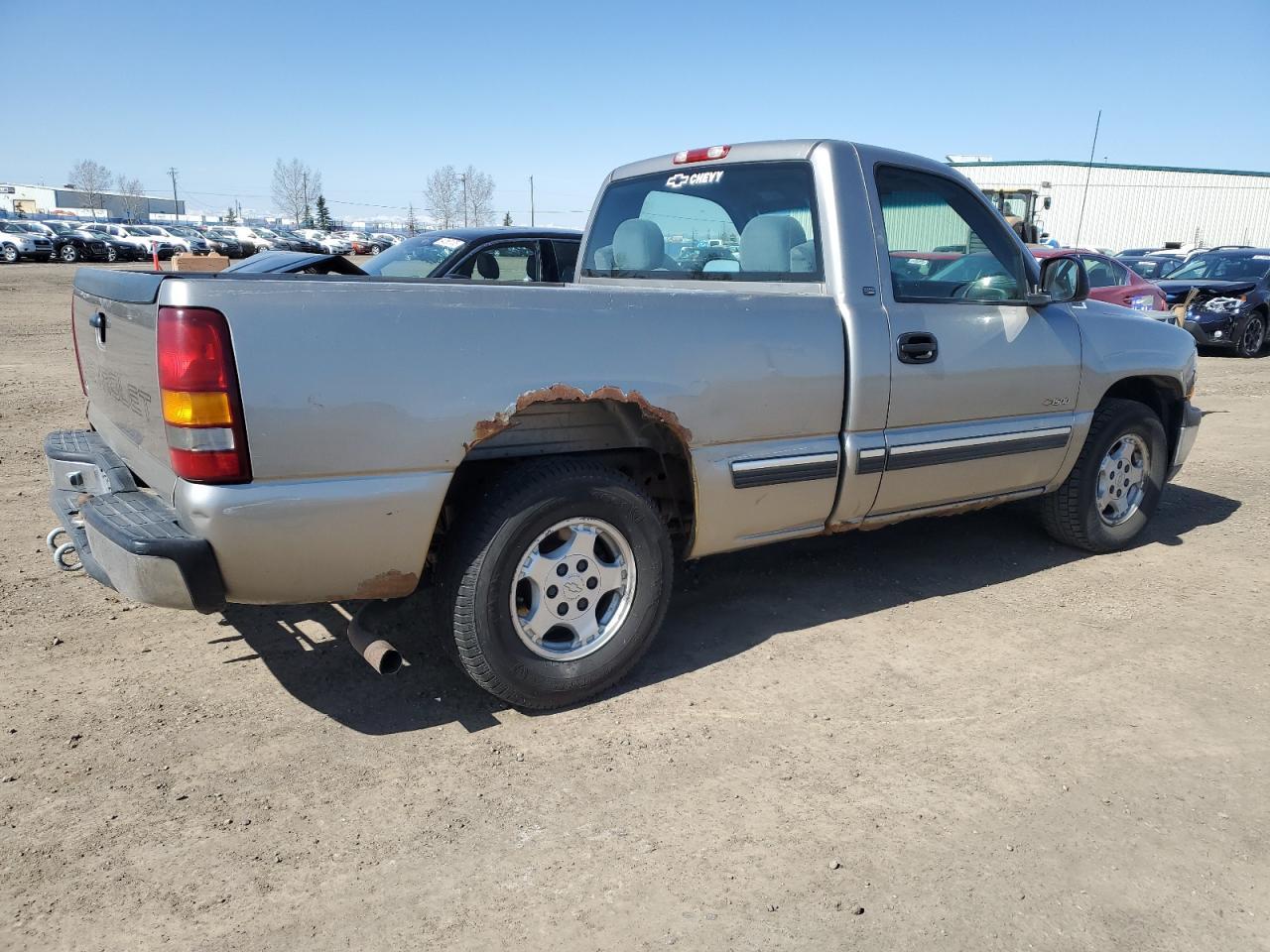 2000 Chevrolet Silverado C1500 - Image 3