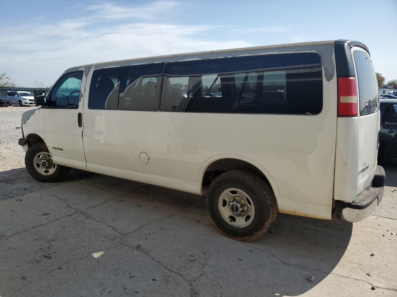 2003 GMC Savana G3500 - Image 2