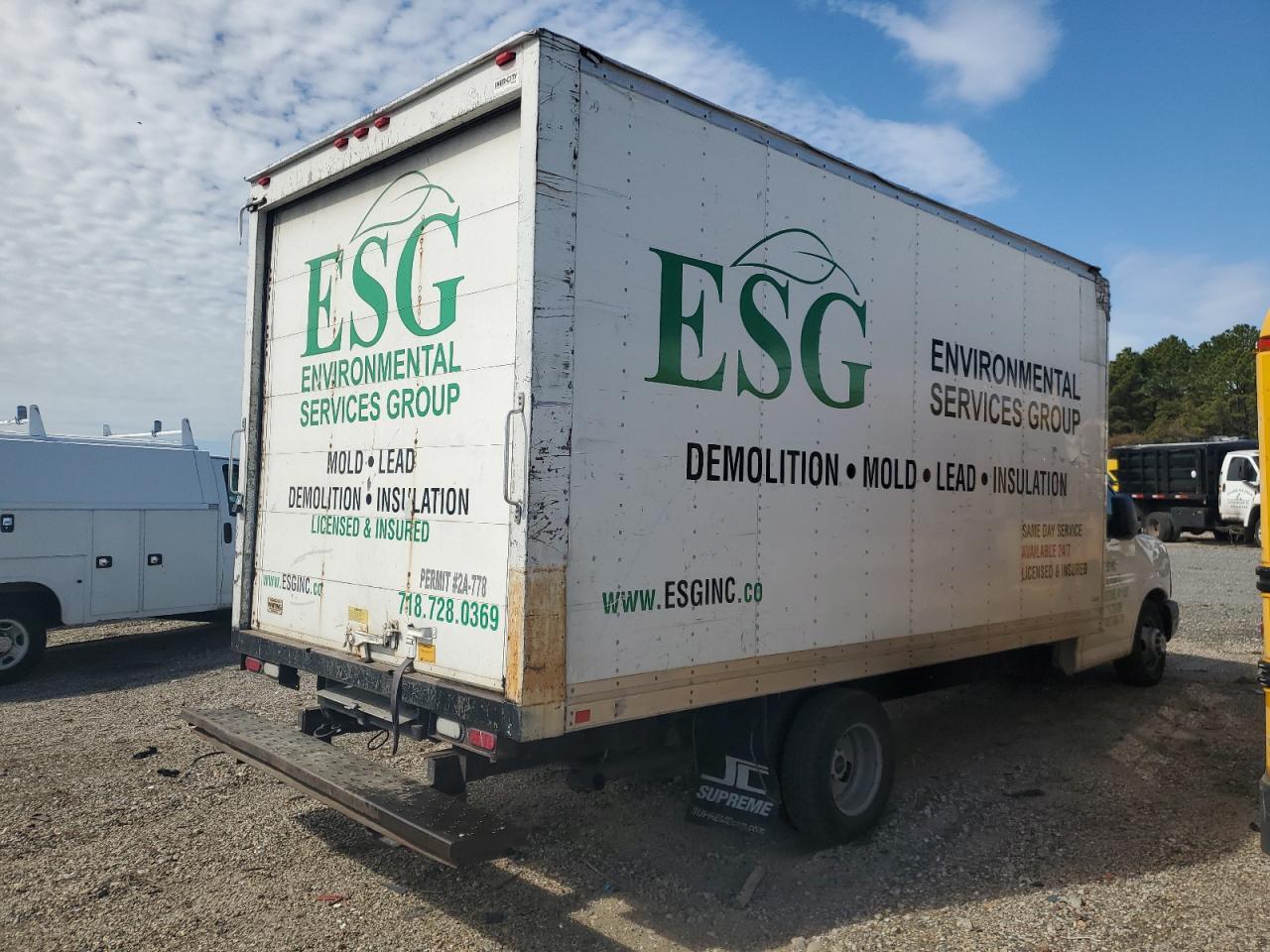 2015 GMC Savana Cutaway G3500 - Image 3