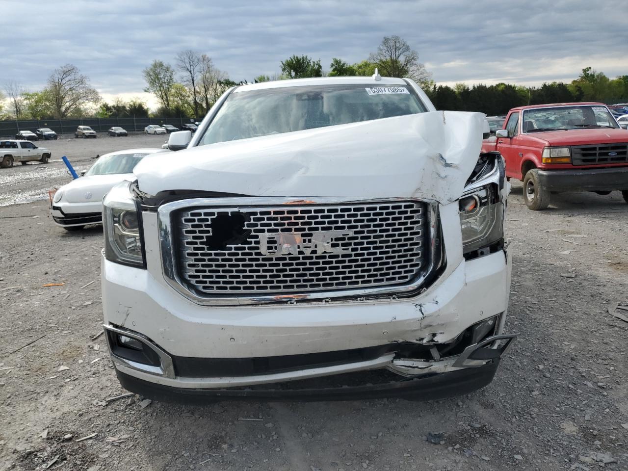 2016 GMC Yukon Denali - Image 5