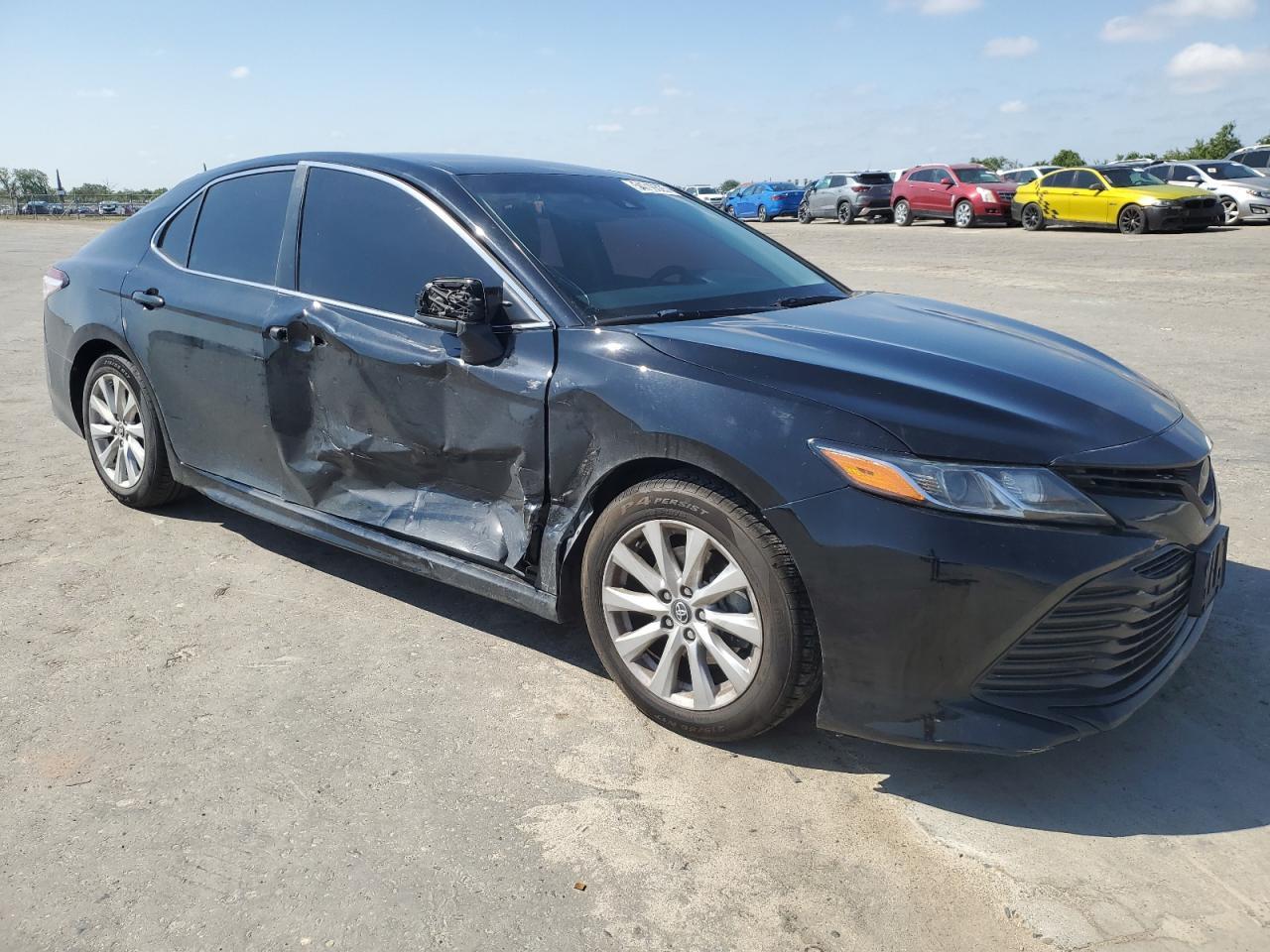2020 Toyota Camry Le - Фото 4