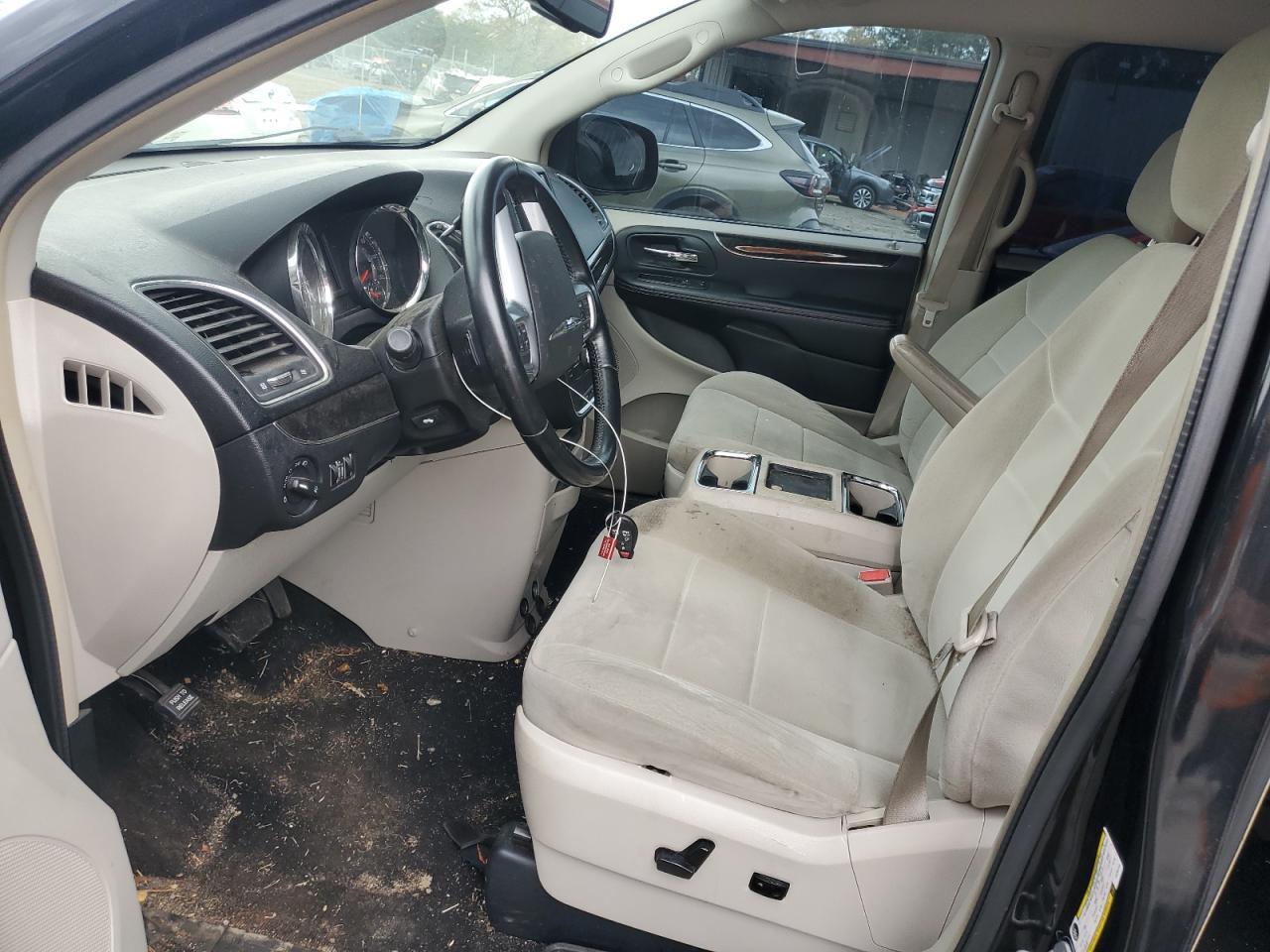 2012 Chrysler Town & Country Touring - Image 7