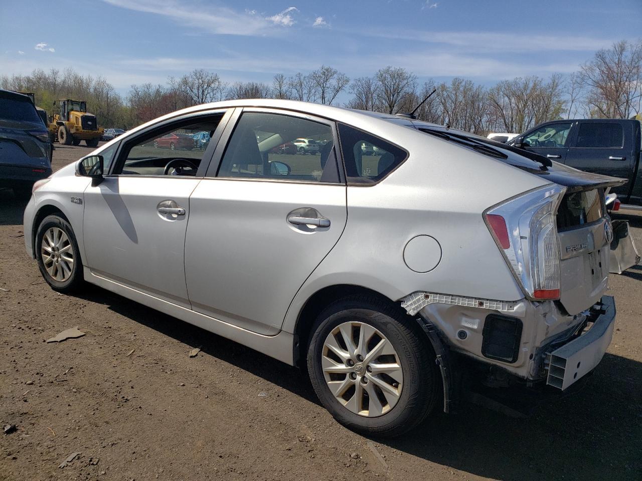 2013 Toyota Prius Plug-In - Фото 2