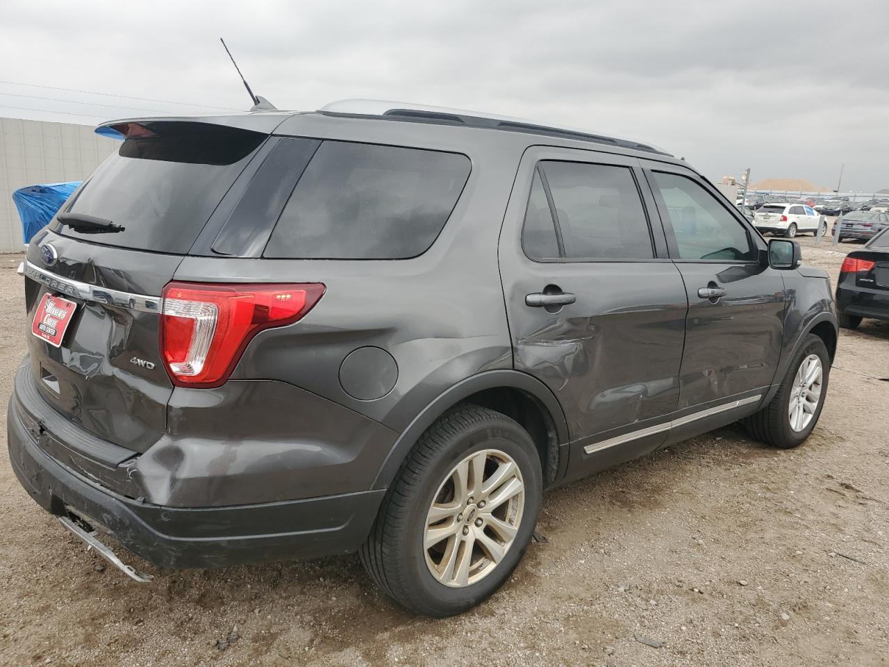 2019 Ford Explorer Xlt - Фото 3