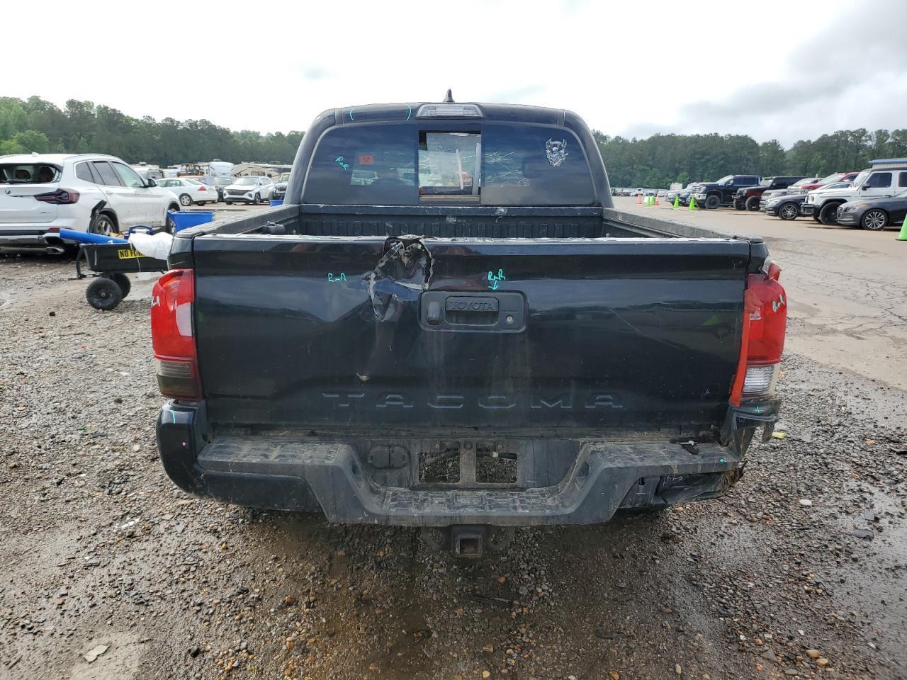 2018 Toyota Tacoma Double Cab - Image 6