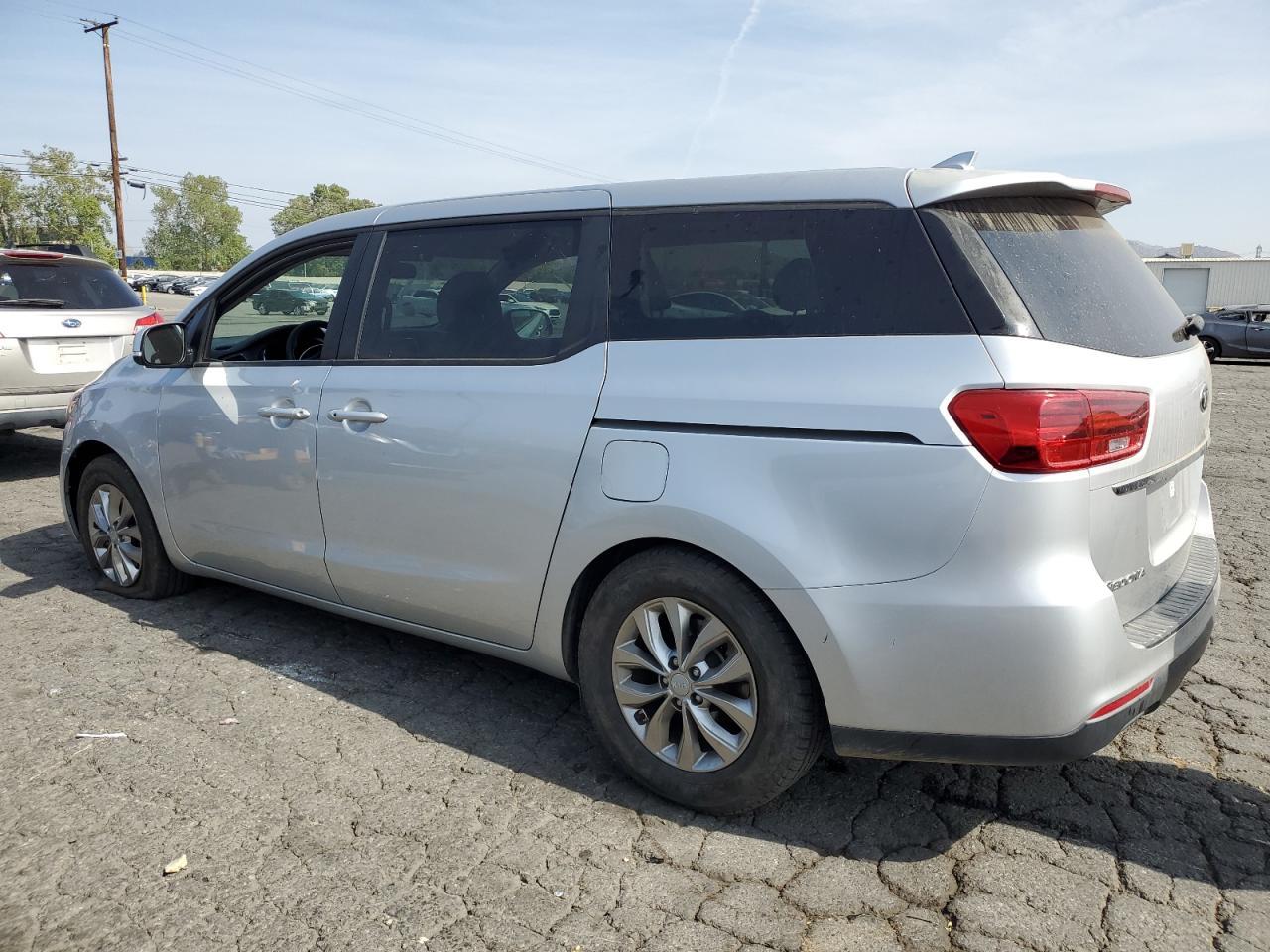 2020 Kia Sedona Lx - Фото 2