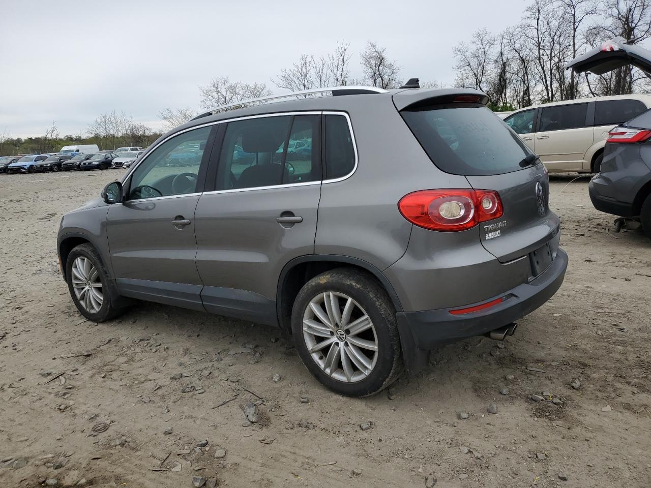 2011 Volkswagen Tiguan S - Фото 2