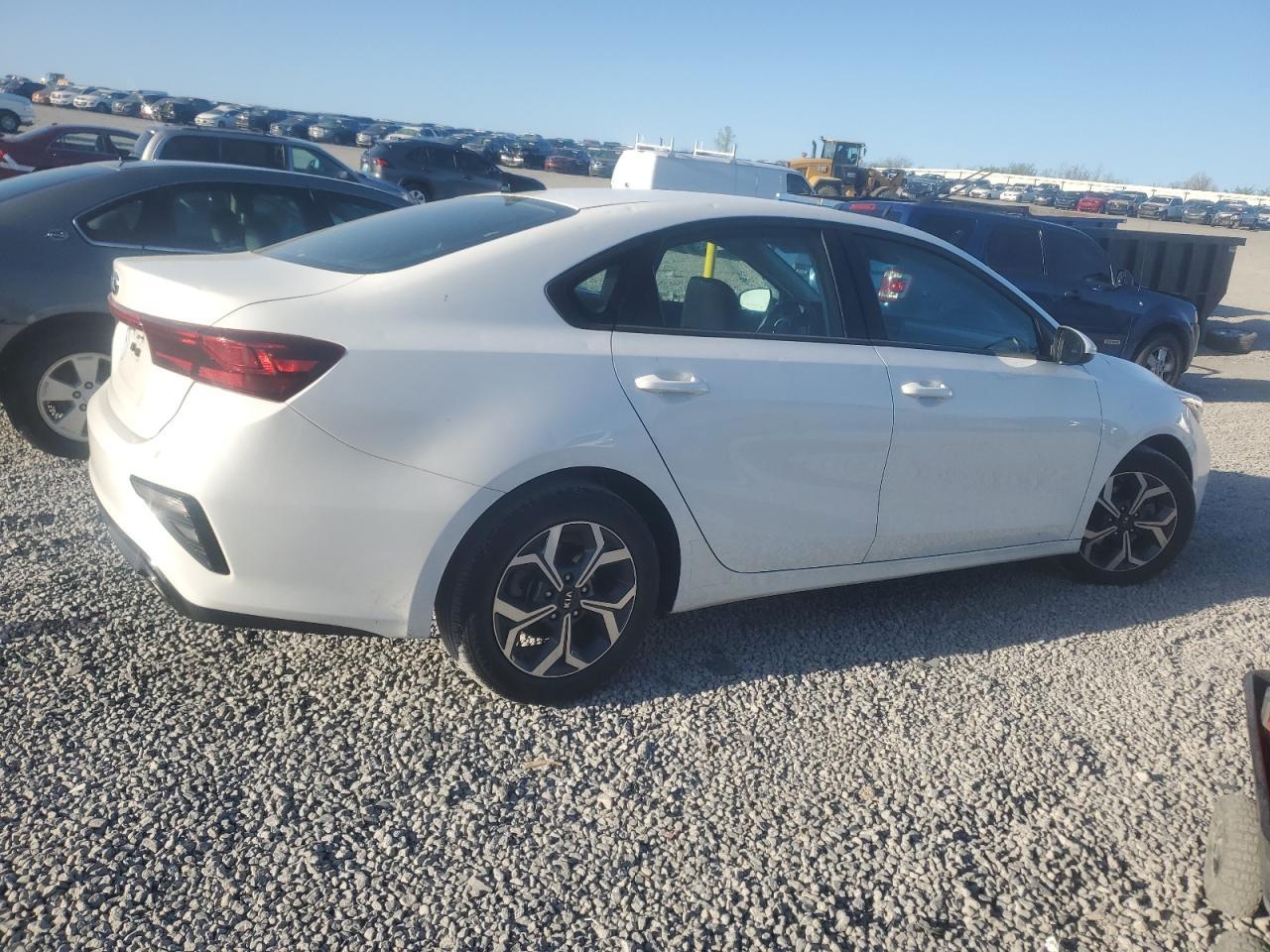 2021 Kia Forte Fe - Фото 3