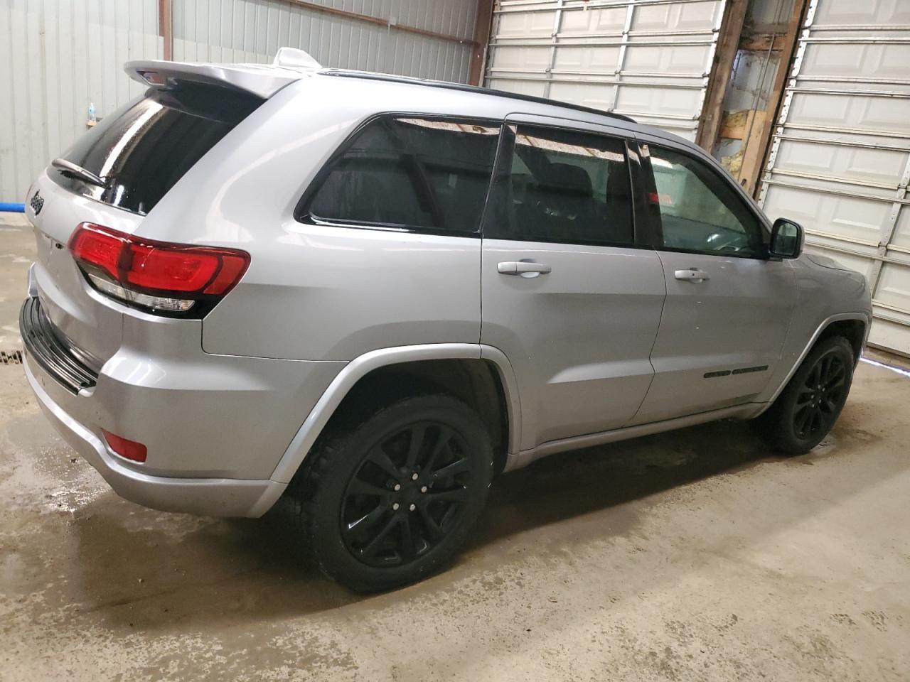 2018 Jeep Grand Cherokee Laredo - Image 3