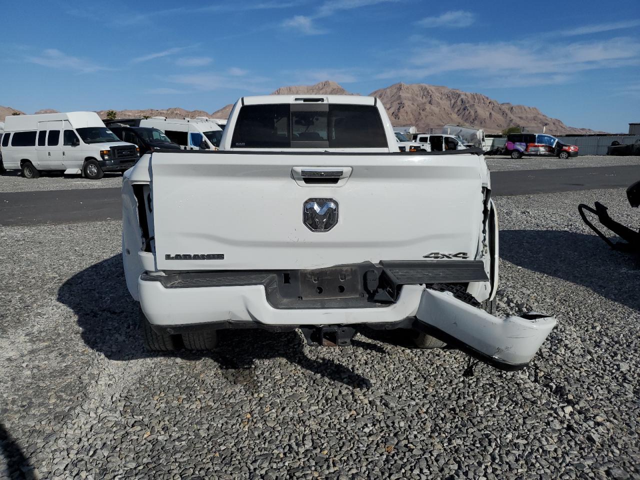 2021 Ram 3500 Laramie - Фото 6