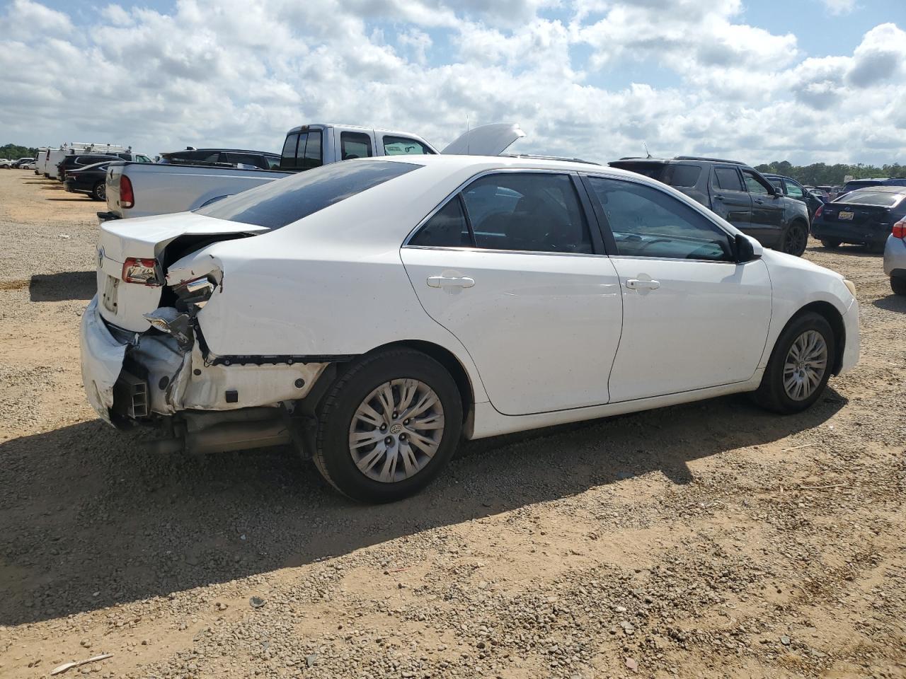 2014 Toyota Camry L - Image 3