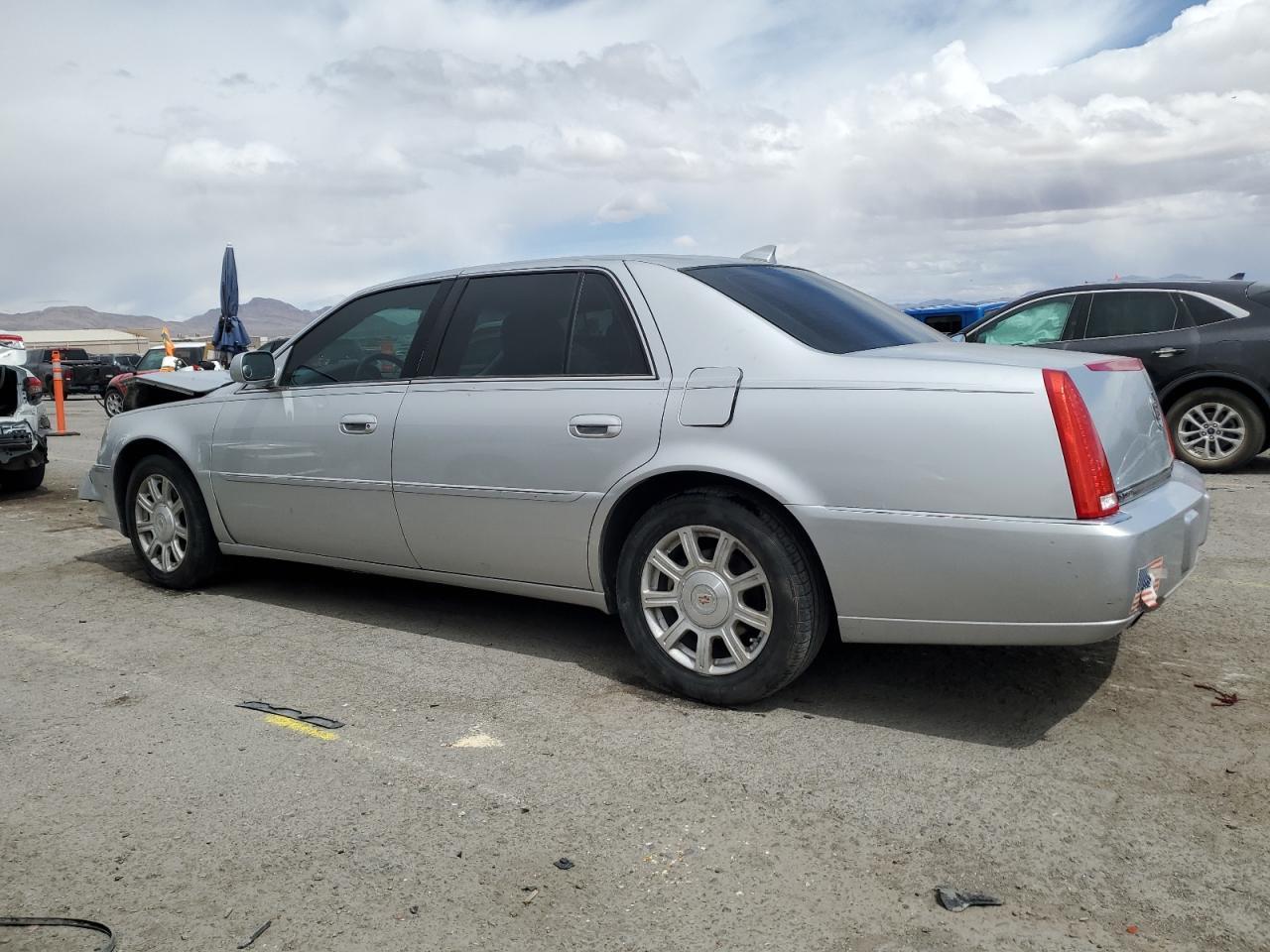 2010 Cadillac Dts - Фото 2