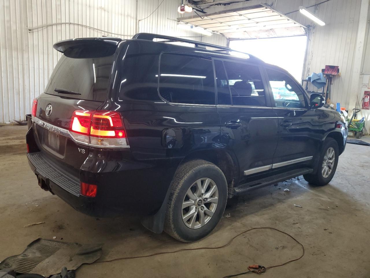 2017 Toyota Land Cruiser - Image 3