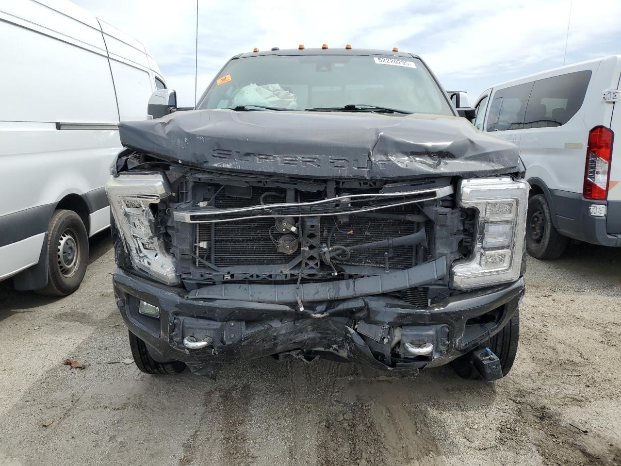2017 Ford F350 Super Duty - Фото 5