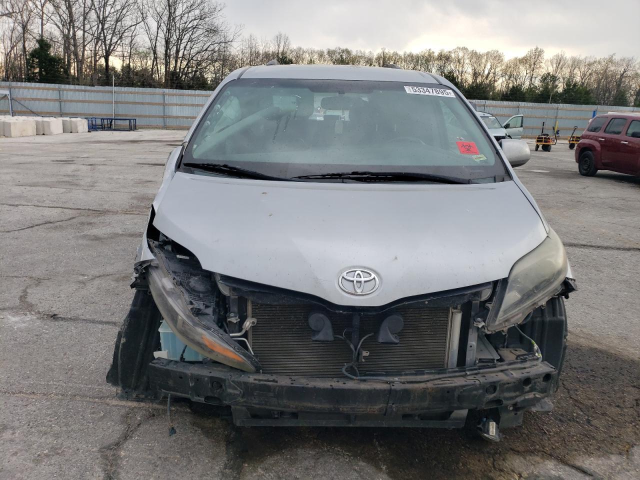 2015 Toyota Sienna Sport - Фото 5