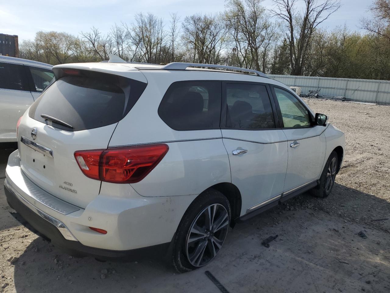 2020 Nissan Pathfinder Platinum - Image 3