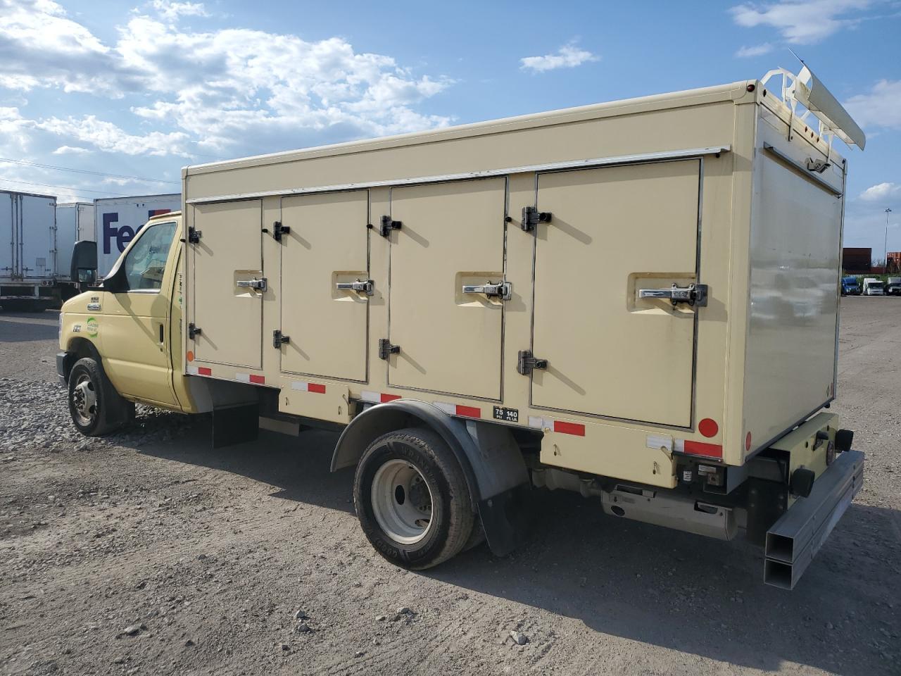 2022 Ford Econoline E450 Super Duty Cutaway Van - Image 2