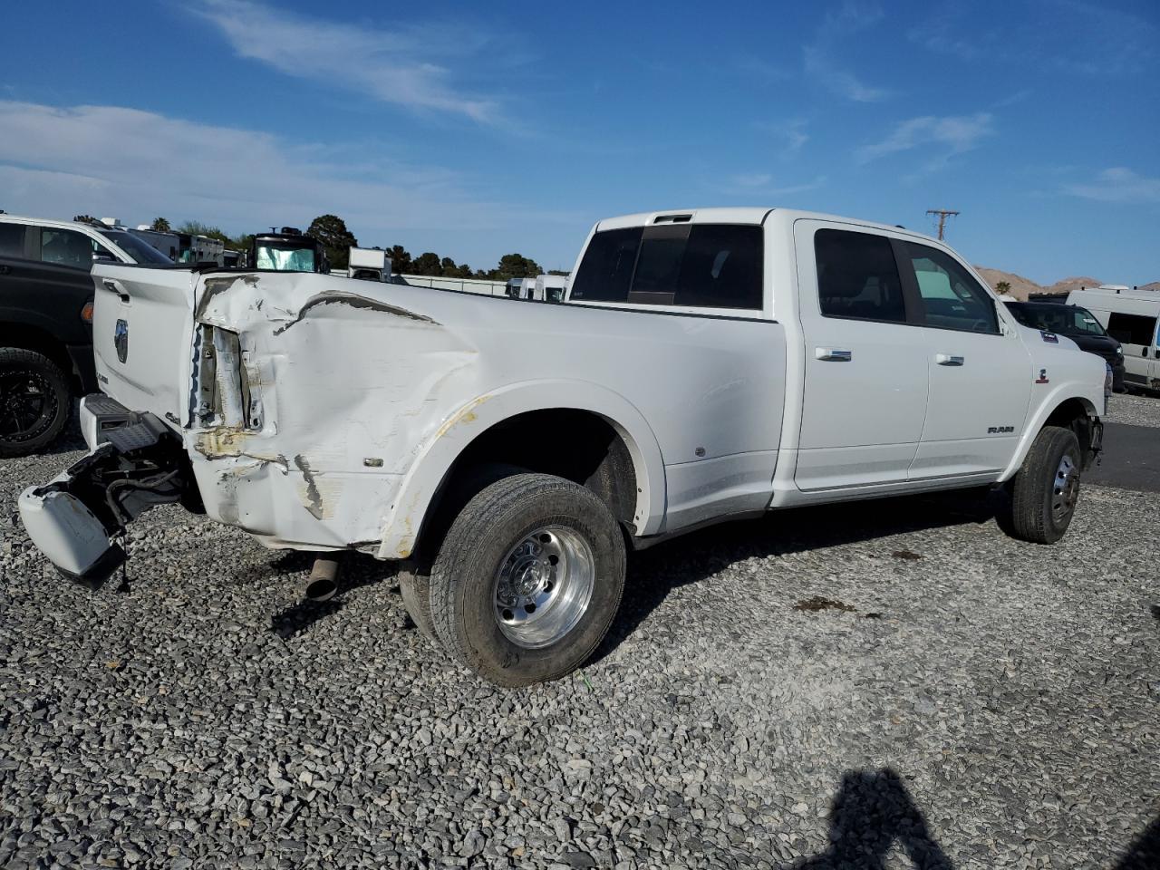 2021 Ram 3500 Laramie - Фото 3