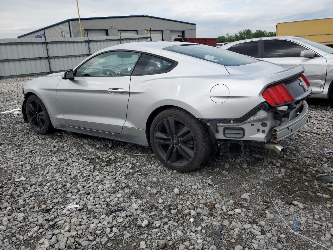 2017 Ford Mustang - Фото 2