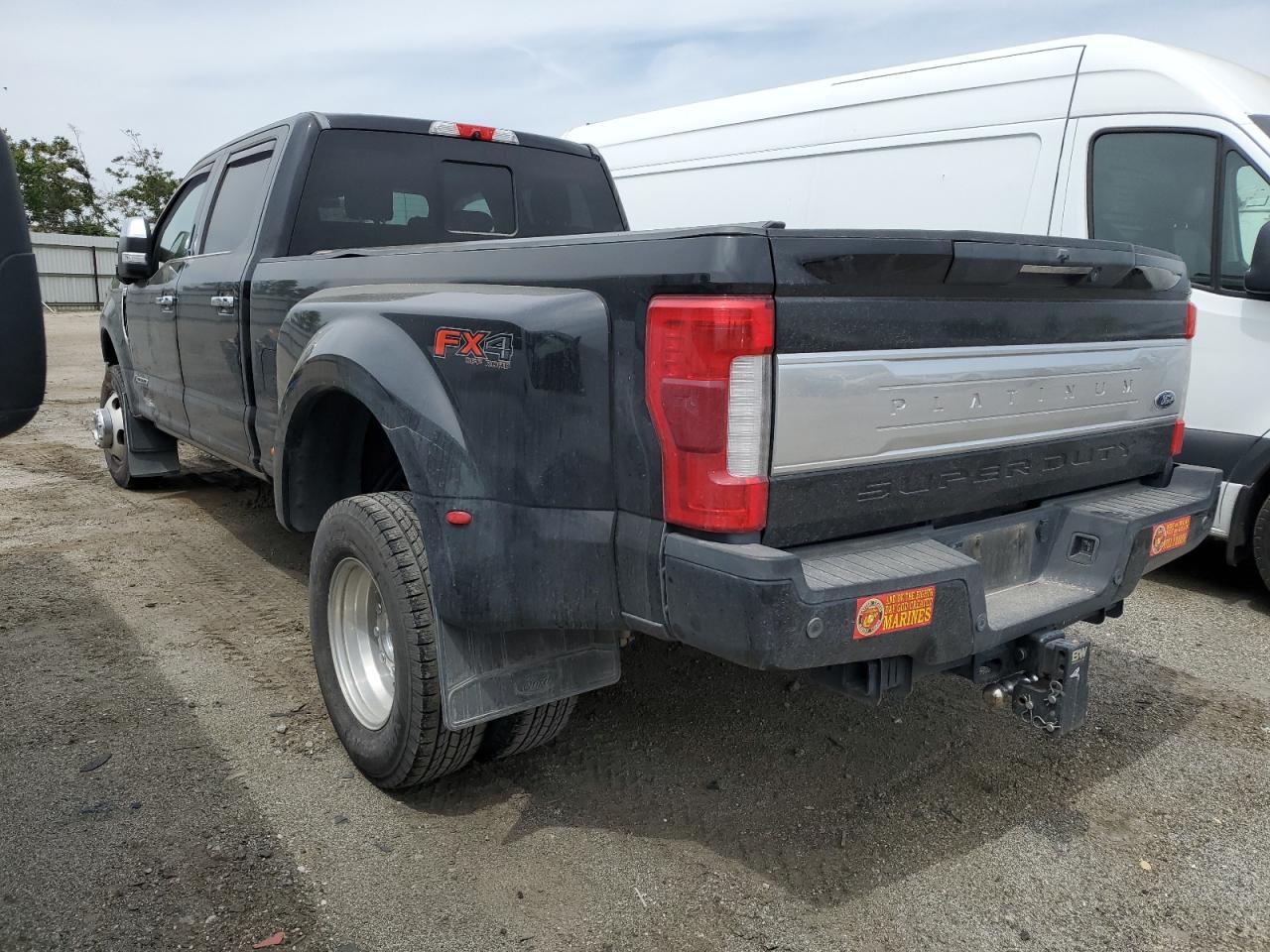 2017 Ford F350 Super Duty - Фото 2