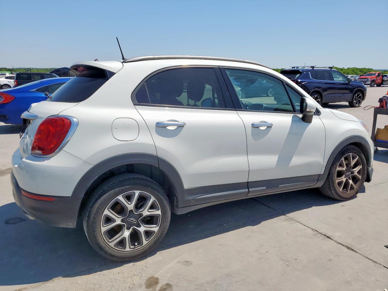 2018 Fiat 500X Trekking - Image 3