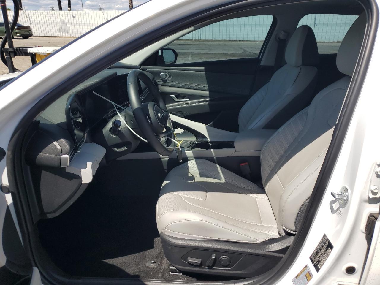 2023 Hyundai Elantra Limited - Image 7