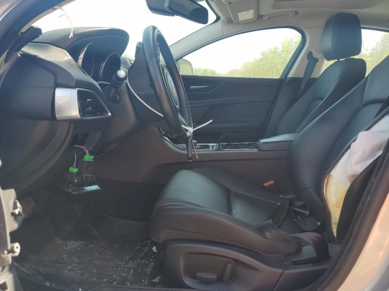 2017 Jaguar Xe Premium - Фото 7