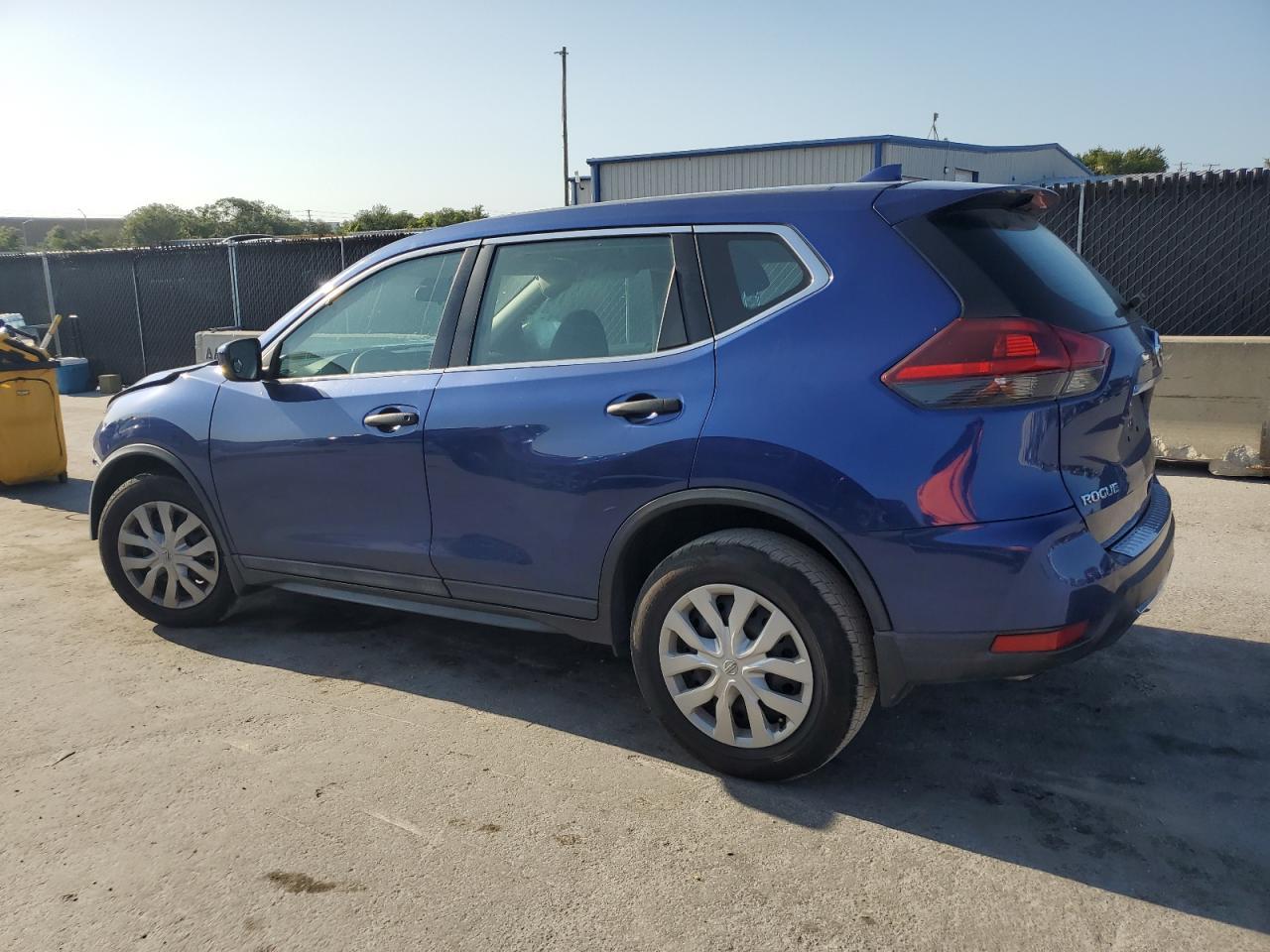 2020 Nissan Rogue S - Фото 2