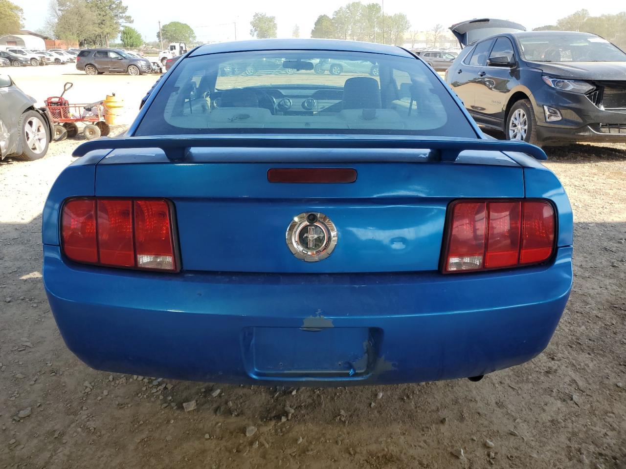 2005 Ford Mustang - Image 6