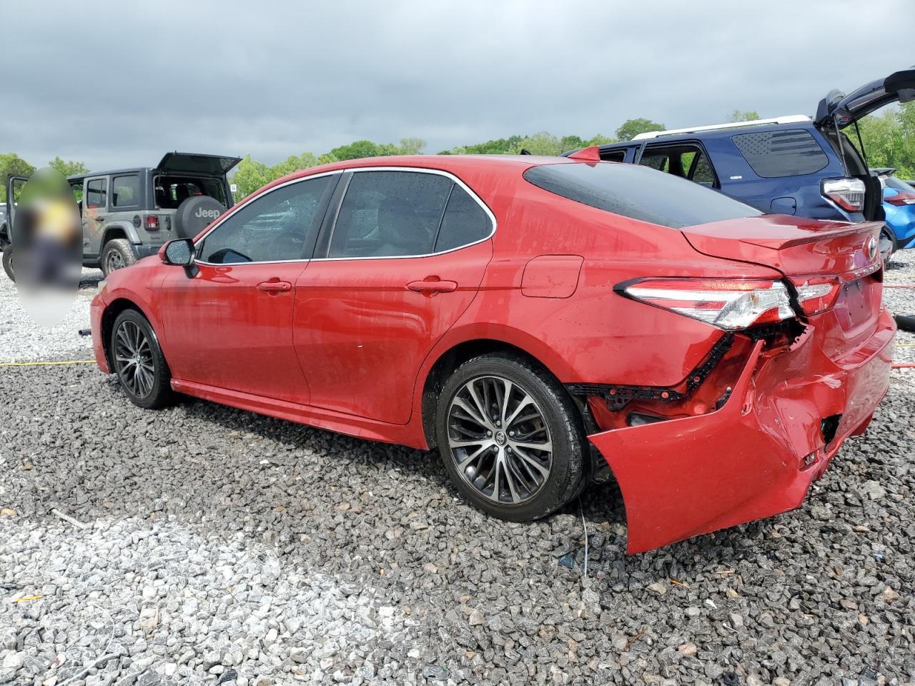 2020 Toyota Camry Se - Фото 2