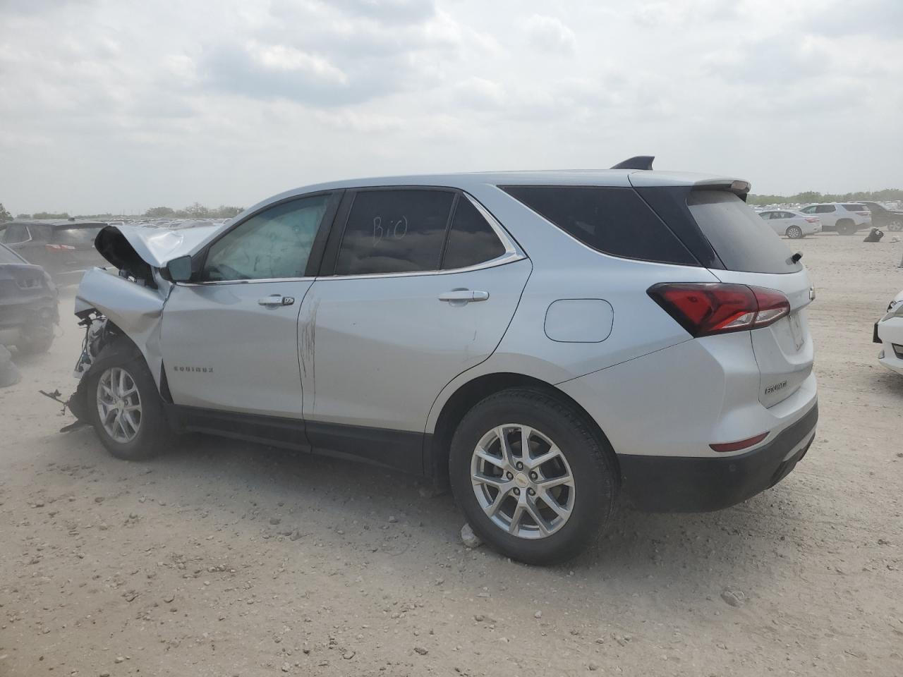 2022 Chevrolet Equinox Lt - Фото 2