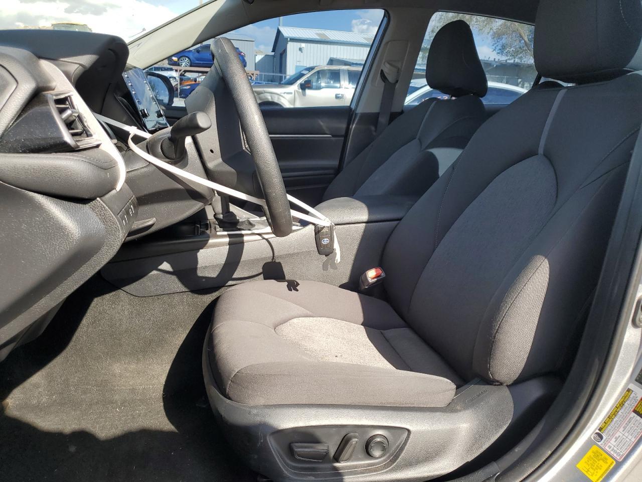 2022 Toyota Camry Le - Фото 7