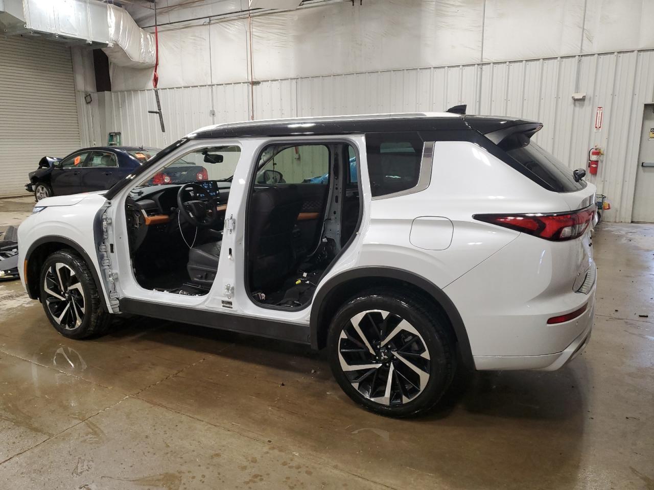 2023 Mitsubishi Outlander Sel - Фото 2