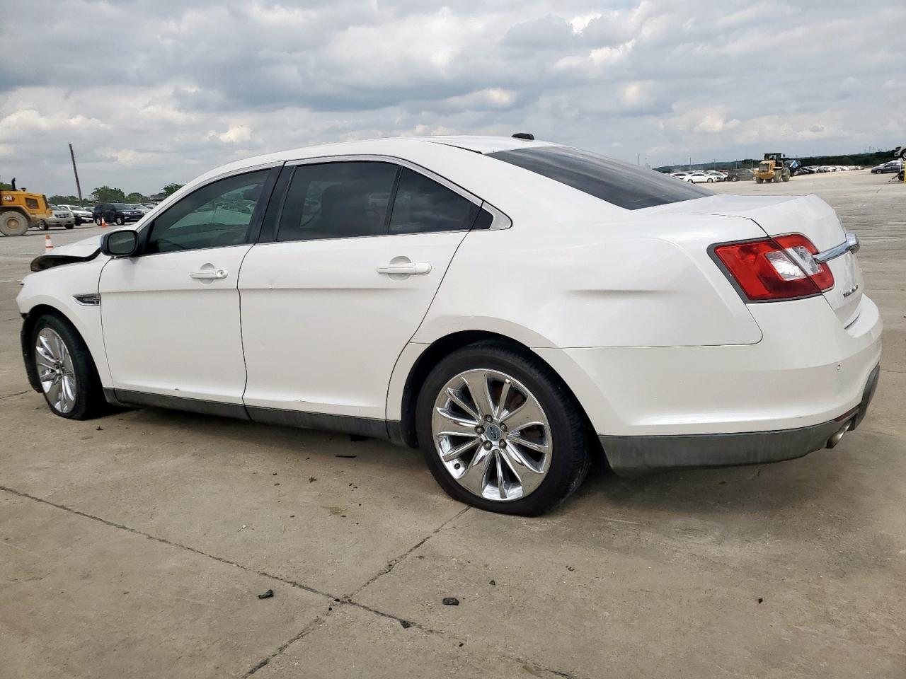 2011 Ford Taurus Limited - Фото 2