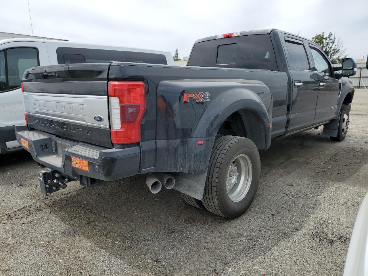 2017 Ford F350 Super Duty - Фото 3