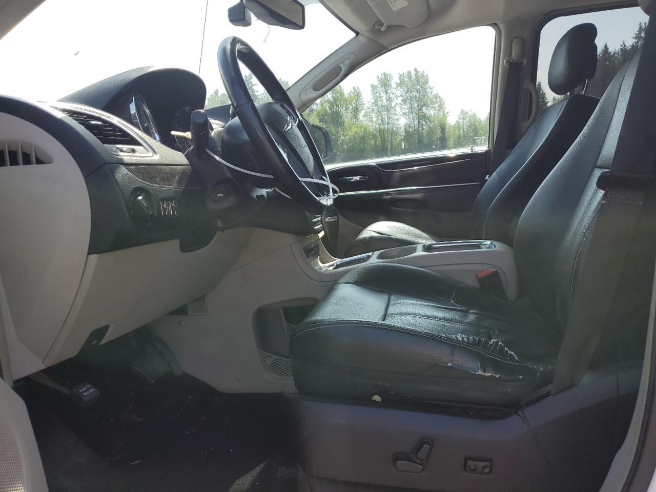 2013 Chrysler Town & Country Touring L - Фото 7