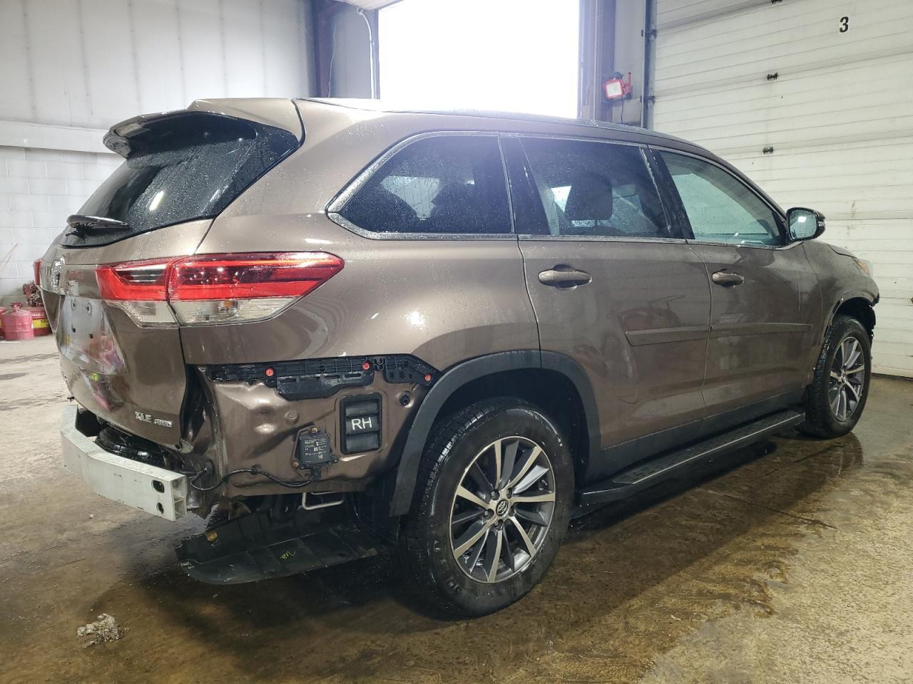 2019 Toyota Highlander Xle - Фото 3
