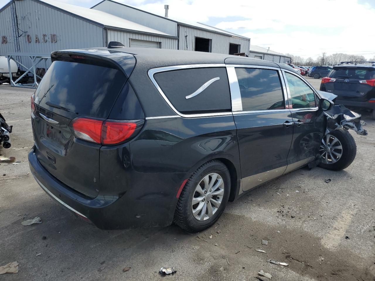 2019 Chrysler Pacifica Touring L - Фото 3