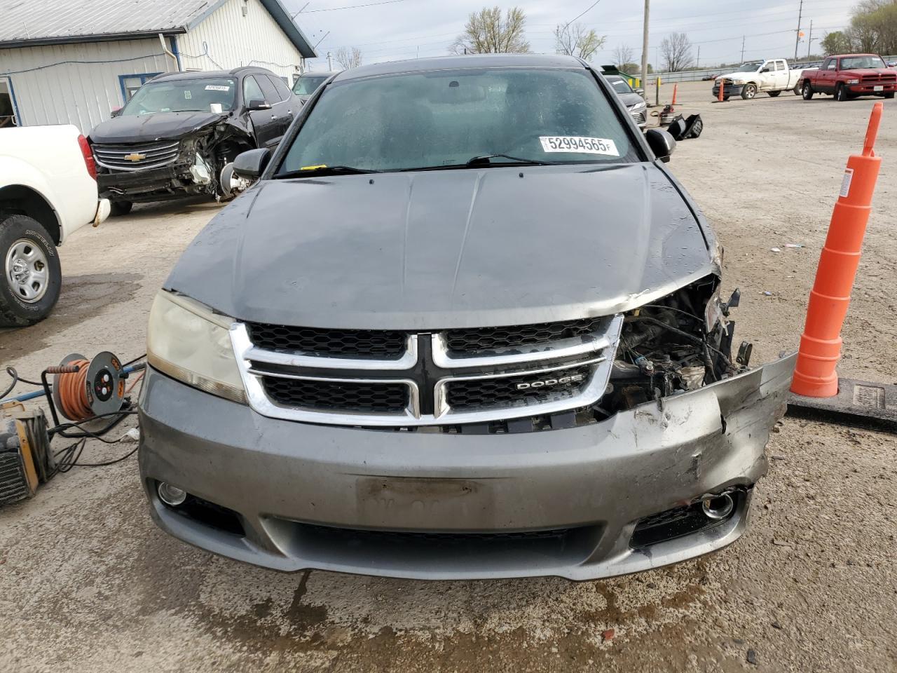 2011 Dodge Avenger Lux - Image 5