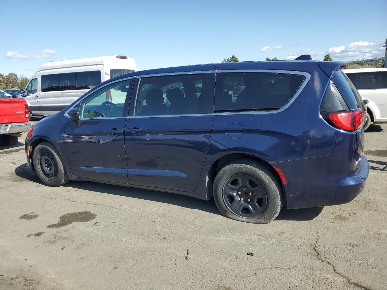 2017 Chrysler Pacifica Lx - Фото 2