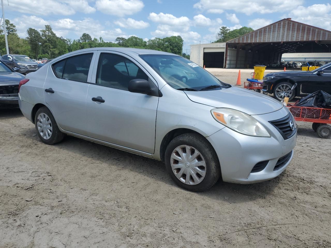 2012 Nissan Versa S - Фото 4