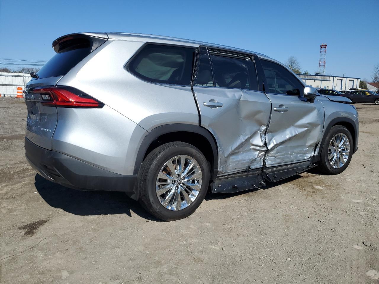 2024 Toyota Grand Highlander Xle - Image 3