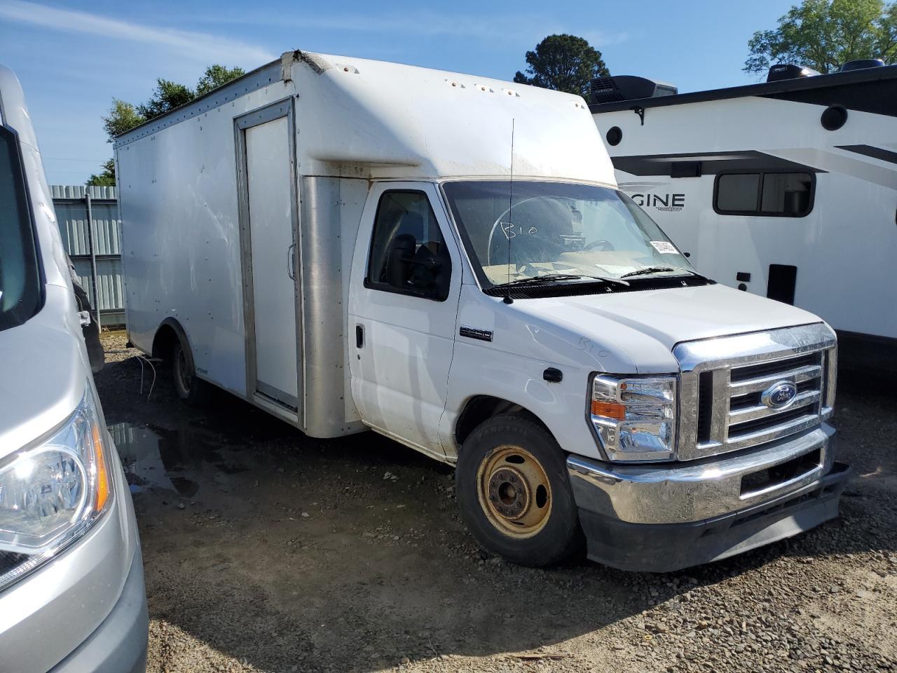 2021 Ford Econoline E350 Super Duty Cutaway Van - Image 4