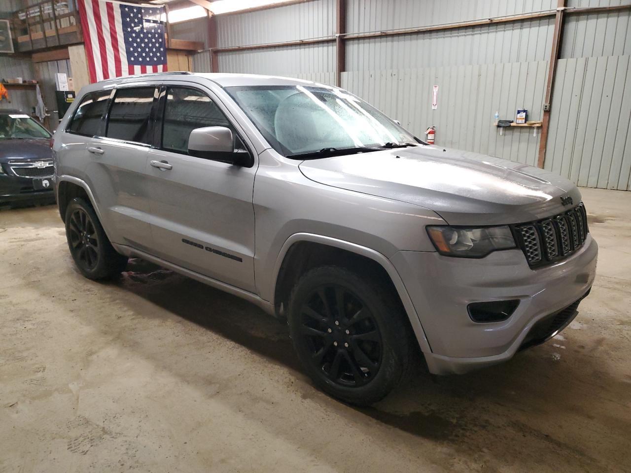 2018 Jeep Grand Cherokee Laredo - Image 4