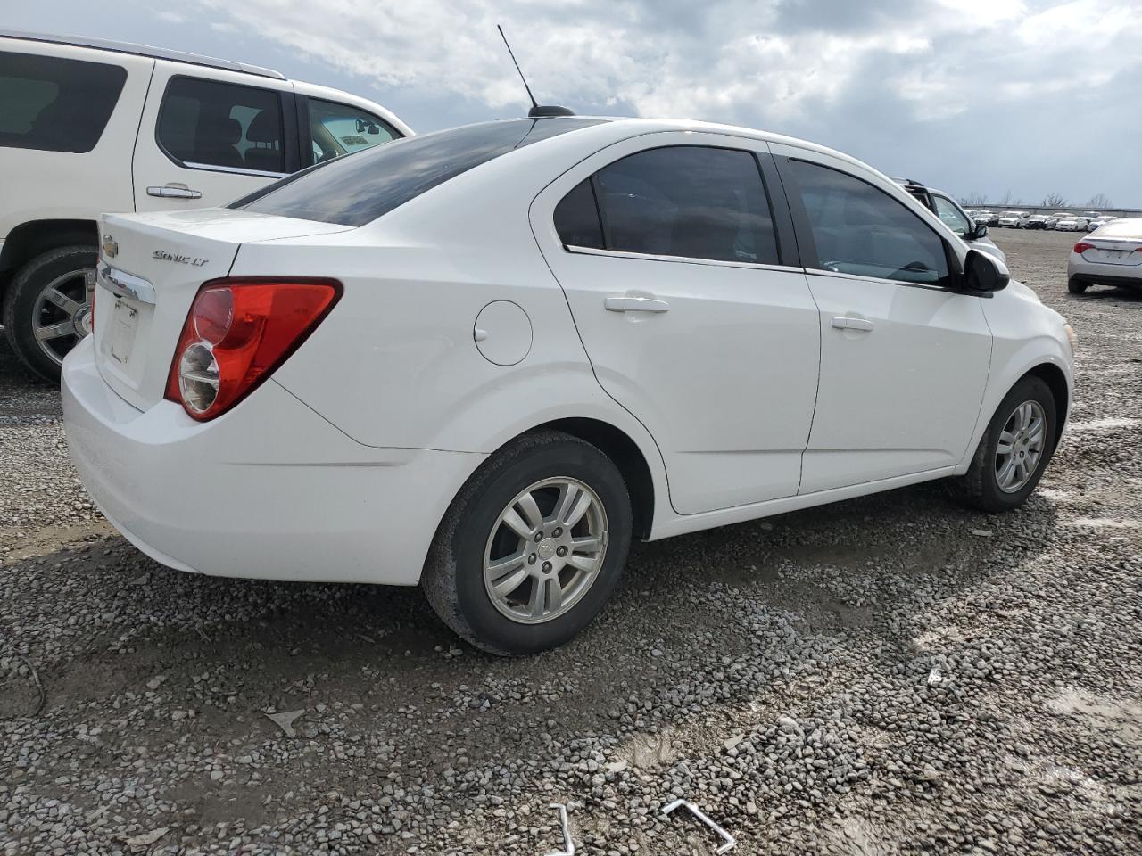 2015 Chevrolet Sonic Lt - Фото 3